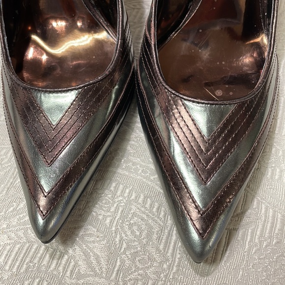 Carlos Santana Casino Metallic Pewter and Bronze Stiletto Heels Pointed Toe sz8 - Picture 2 of 6
